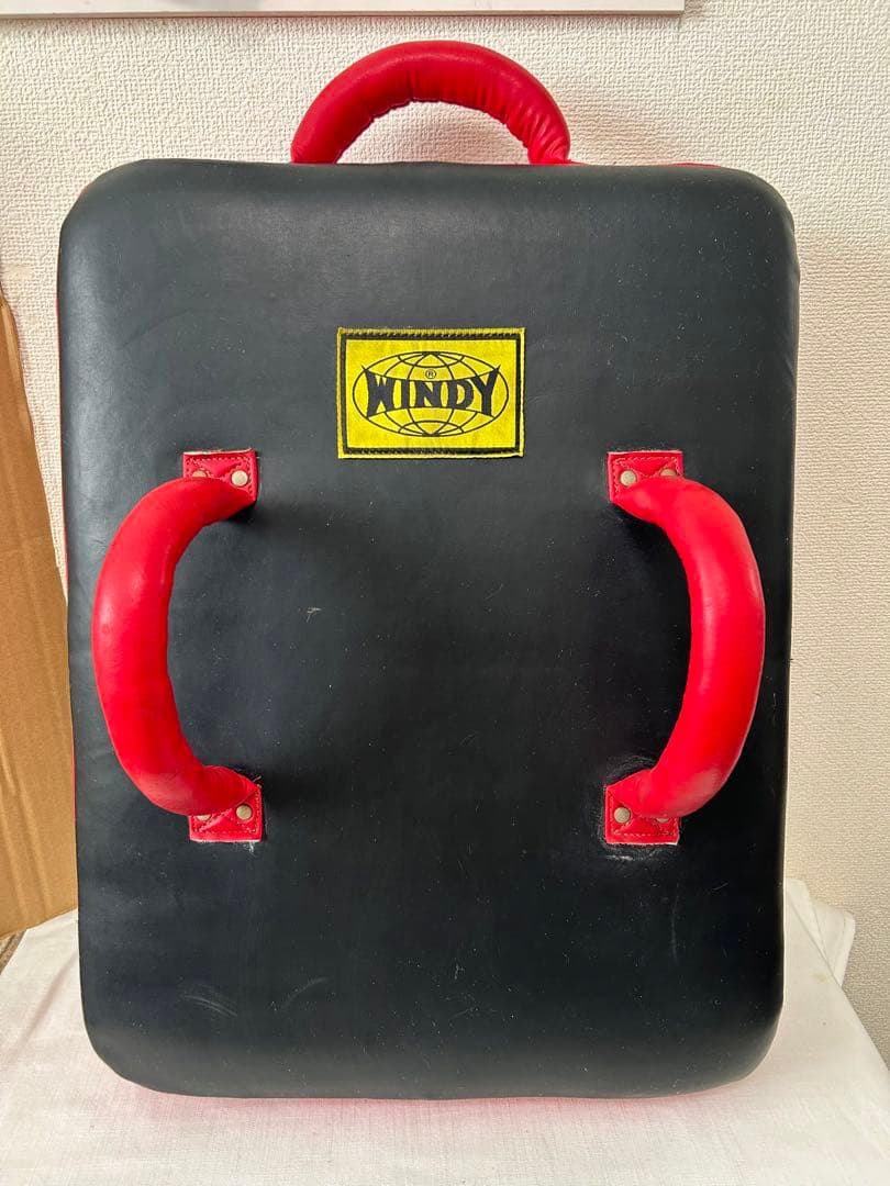 WINDY LKP キックミット　キックボクシング　ムエタイ　格闘技