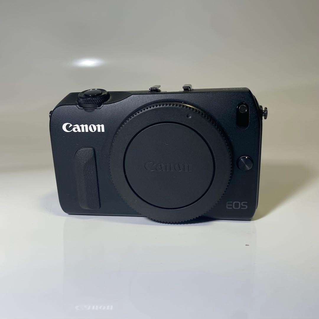美品✨　Canon EOS M カメラ　ボディ　ブラック　説明書付き