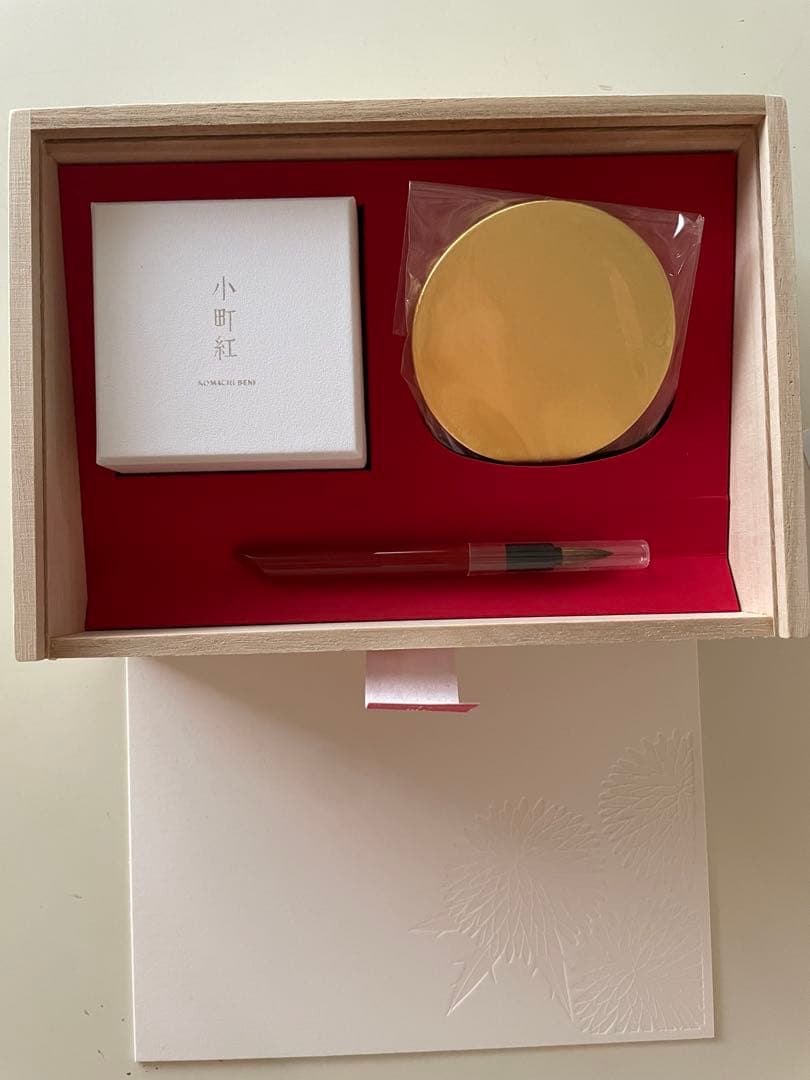 美品 小町紅 伊勢半 華 セット 未使用の熊野筆 金箔手鏡付き