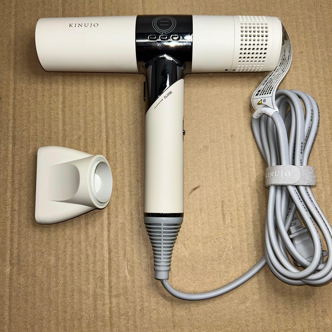 美品　24年製　KINUJO 絹女 キヌジョ ドライヤー ホワイト KH301