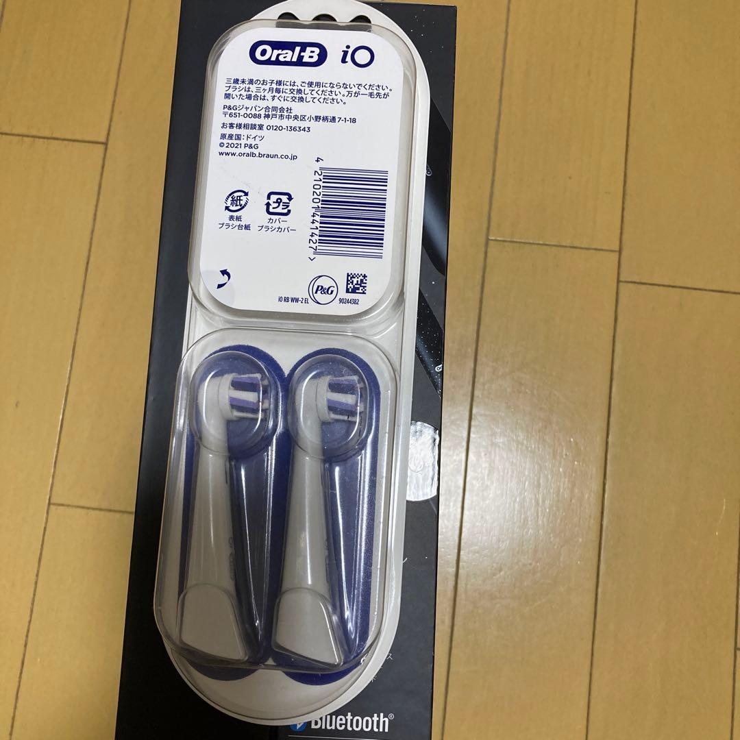 【新品　未開封　保証付】ブラウン　iO10 電動歯ブラシ　替え歯ブラシ２本