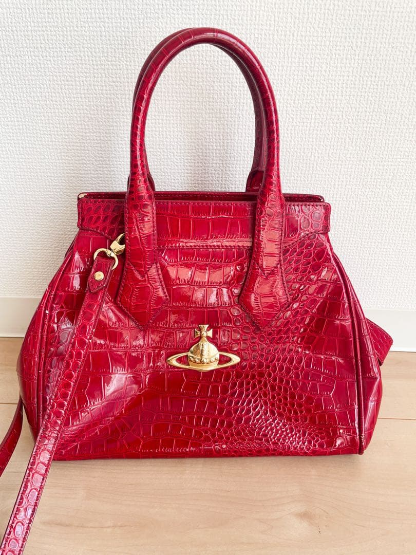 Vivienne Westwoodレッド クロコダイル風ハンドバッグ