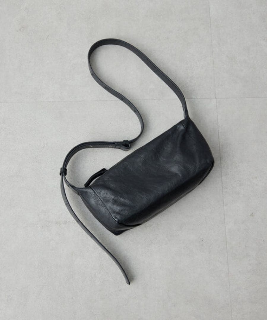 イア パピヨネ 本革/220g ボックスショルダーバッグ