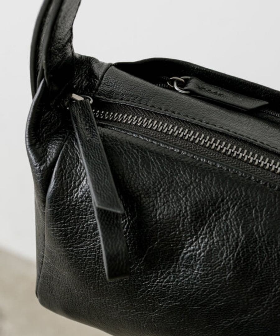 イア パピヨネ 本革/220g ボックスショルダーバッグ