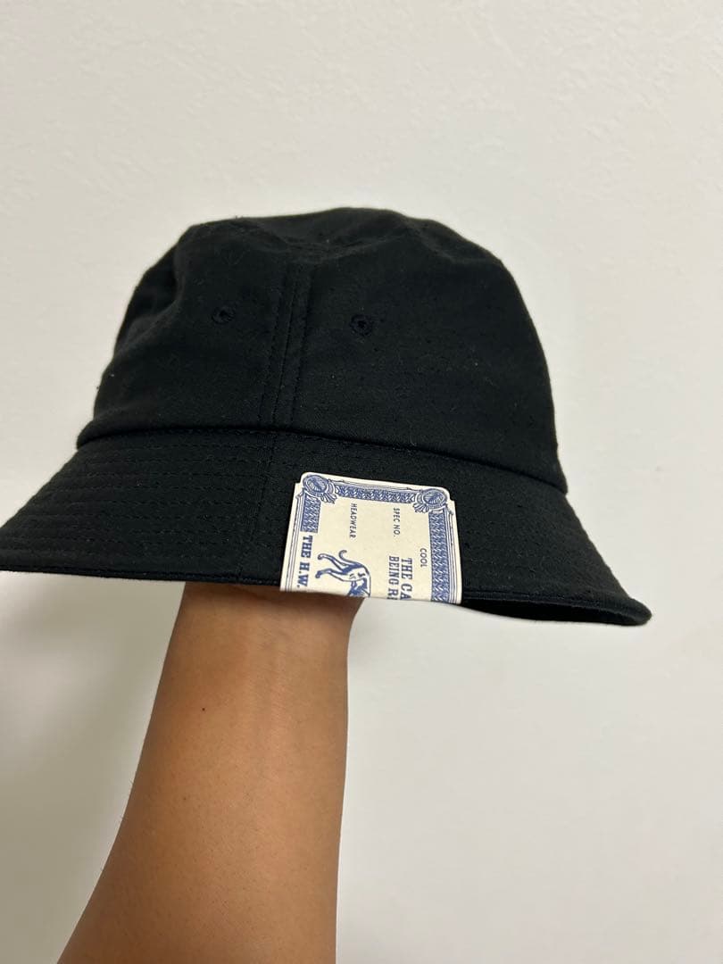 黒いバケットハット刺繍ロゴ付き