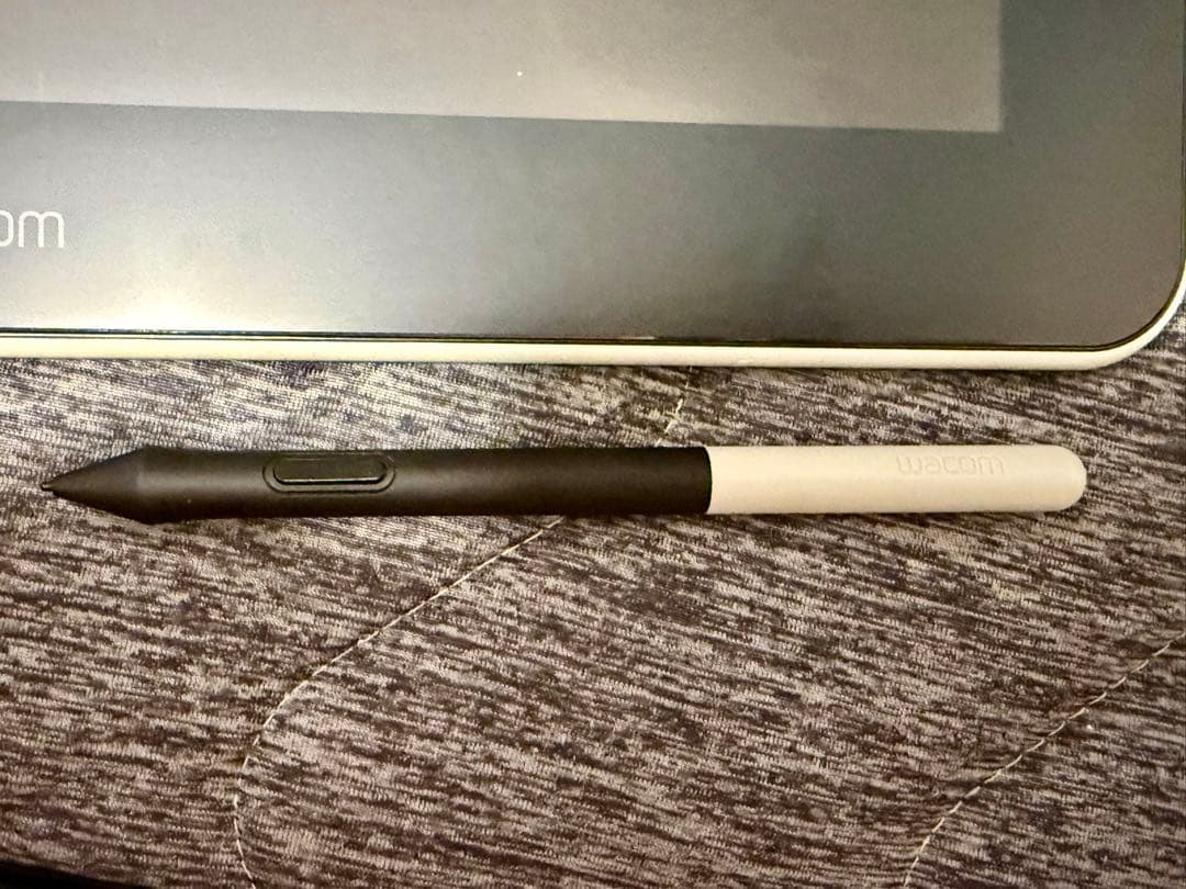 Wacom One Creative Pen Display 本体 dtk133