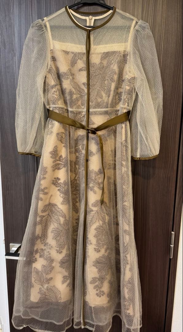 Leja チュールパイピングリーフベルトAラインドレス