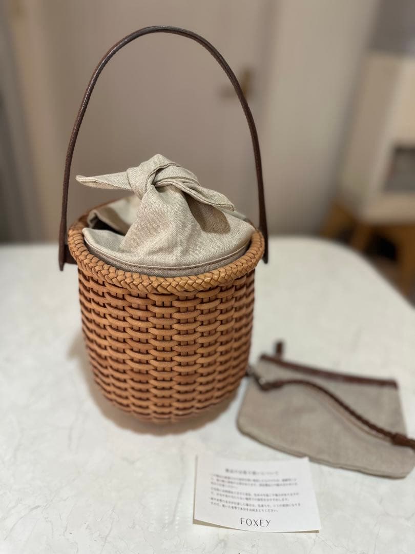 FOXEY ハンプトンバスケット　革製かごバッグ 巾着付き