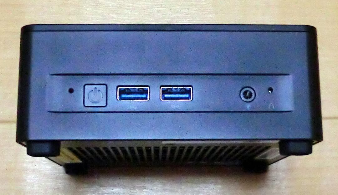 MINIS FORUM　UM760Slim　AMD Ryzen 5　ミニPC