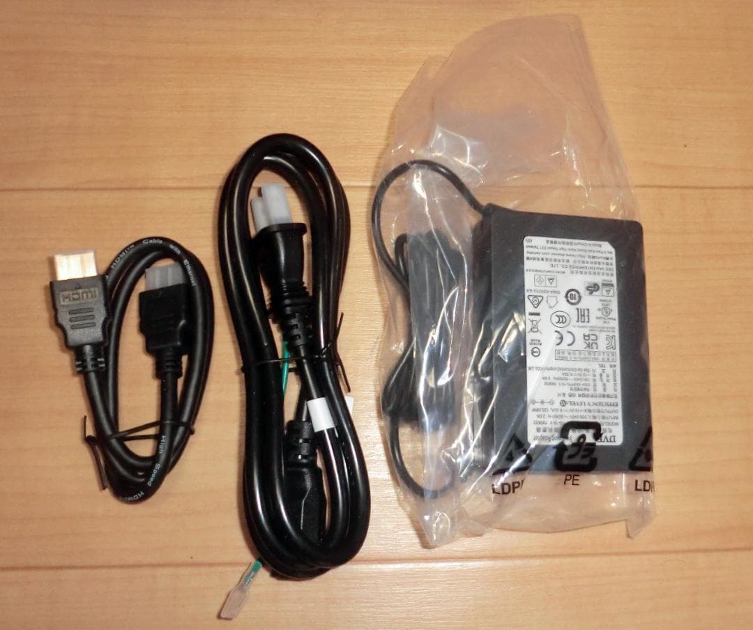 MINIS FORUM　UM760Slim　AMD Ryzen 5　ミニPC