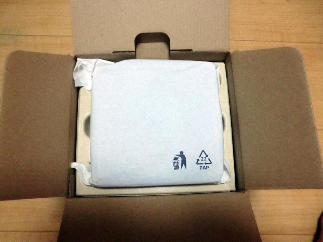 MINIS FORUM　UM760Slim　AMD Ryzen 5　ミニPC