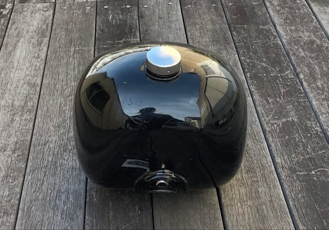 GW価格lowbrow customs ピーナッツタンク　9.1L早い者勝ち！