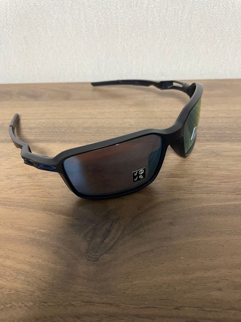 ポン太郎@出張中につき受取評価遅めですOAKLEY 偏光サングラス