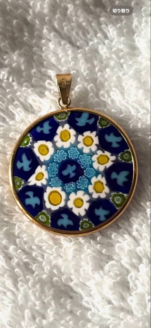 750(Ｋ18)刻印あり(バチカン部分)ベネチアングラス花柄ペンダント トップ