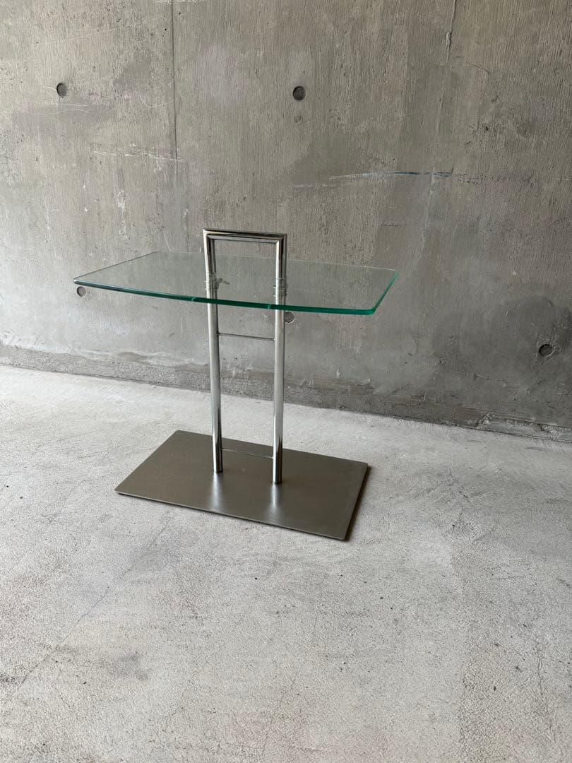 ガラストップサイドテーブル