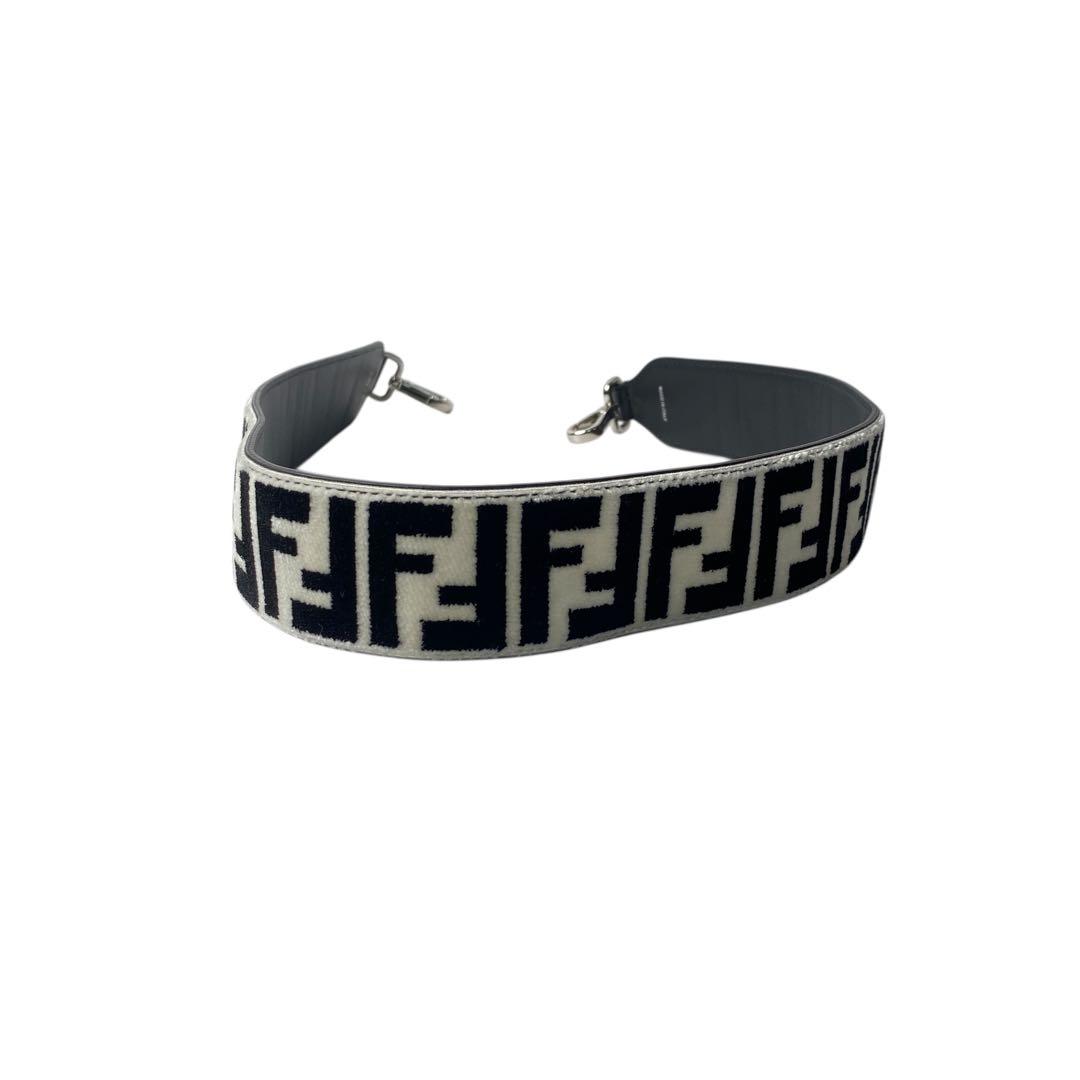 新品同様 フェンディ FENDI ズッカ ショルダーストラップ ファー
