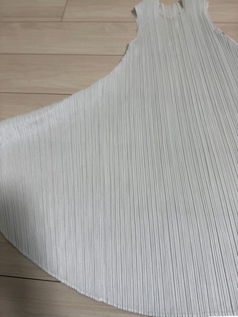 ホワイト プリーツ ノースリーブ チュニック