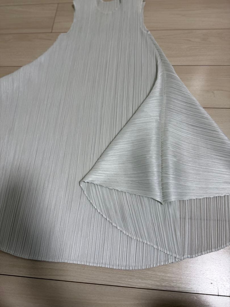 ホワイト プリーツ ノースリーブ チュニック