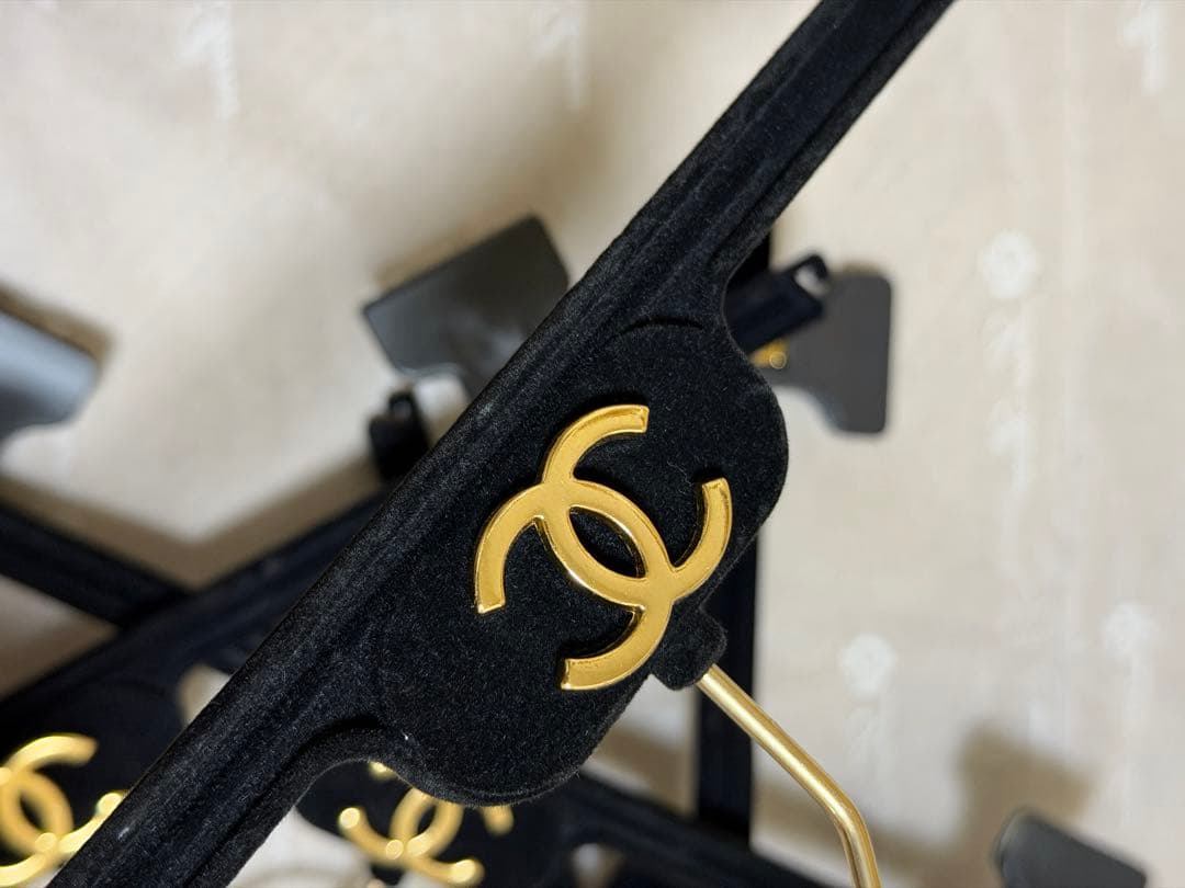 シャネル ロゴ付き衣類ハンガー 8本セット