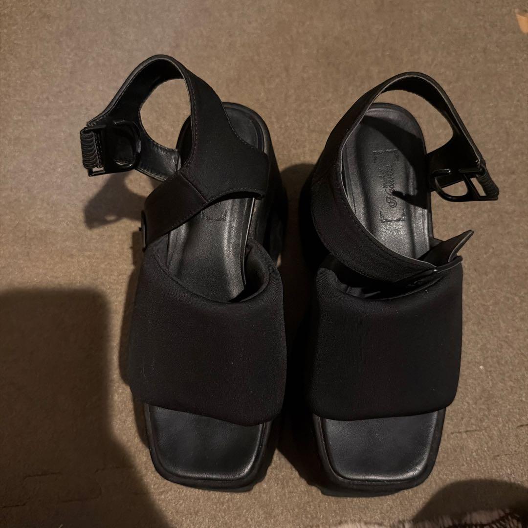 ミシェルマカロン 厚底パテッドサンダル M