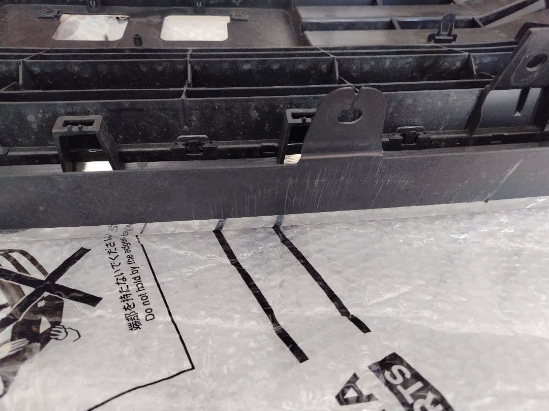 80ヴォクシー ロアグリル「艶なし」