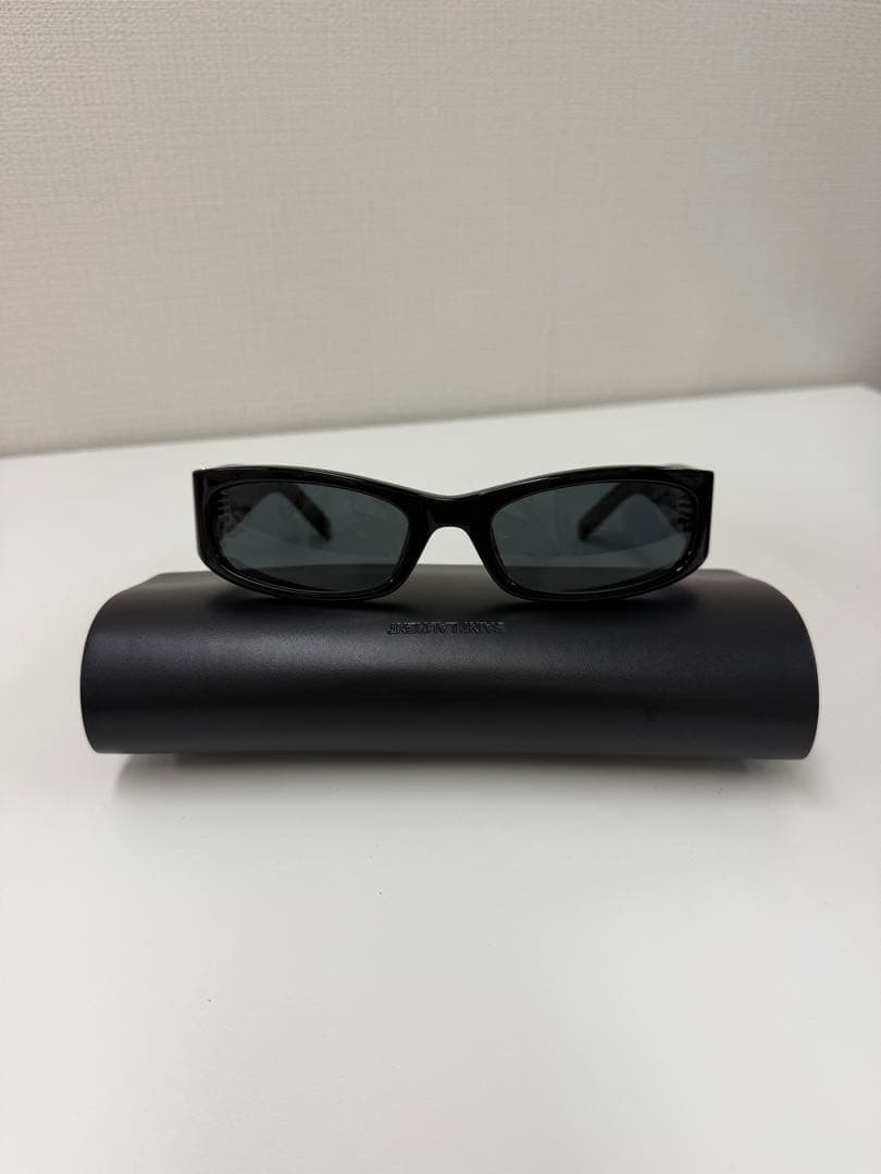 2026年最新モデル YSL ブラック サングラス ケース付き