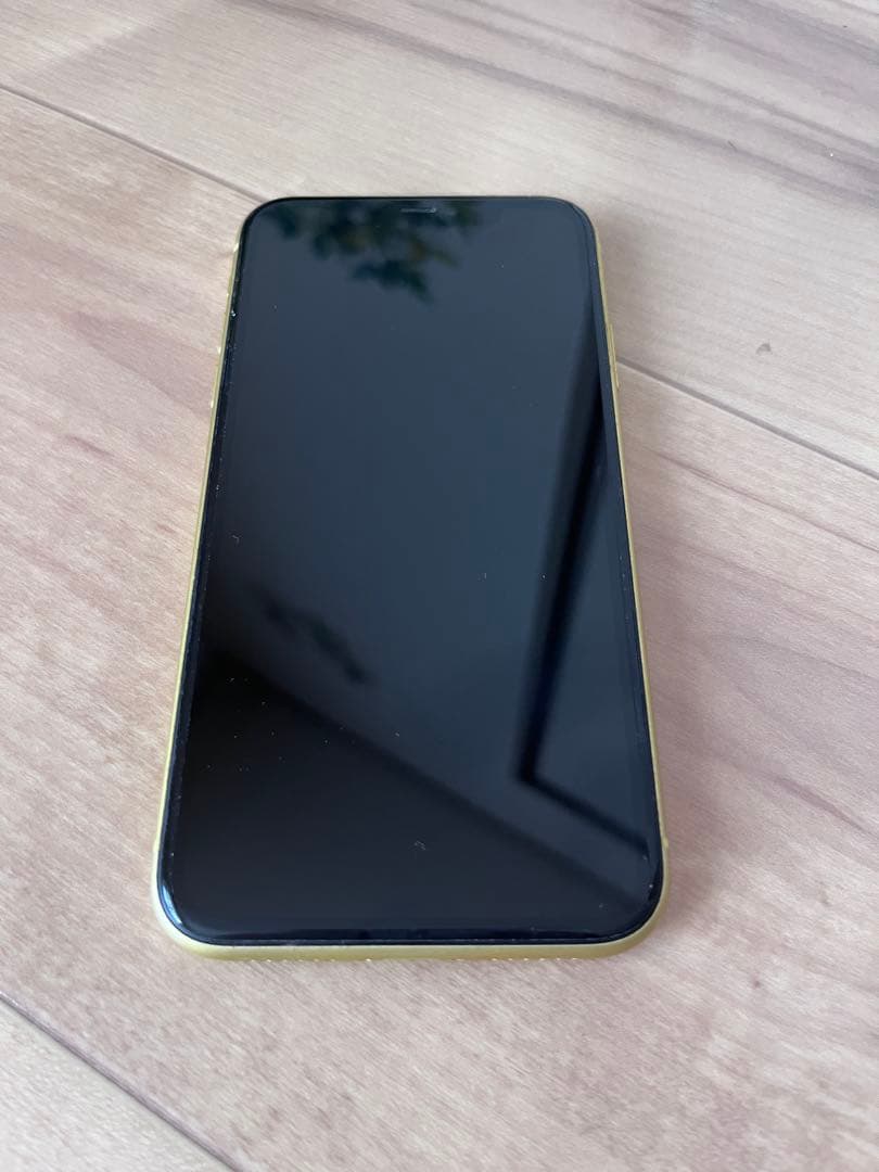 iPhone11 イエロー 少し傷あり