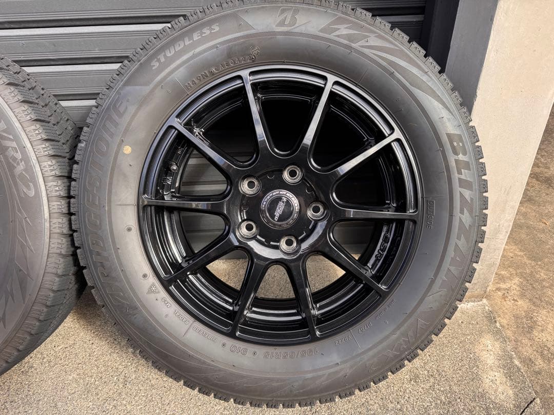 15インチ スタッドレスホイールセット ブリザックVRX2（80ノアヴォクシー）