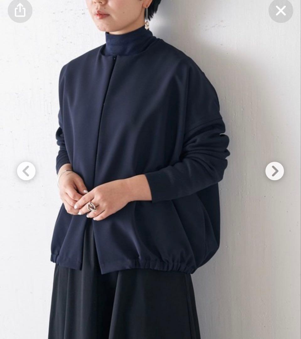 BEARDSLEY ギャザー ノーカラー ブルゾン ネイビー