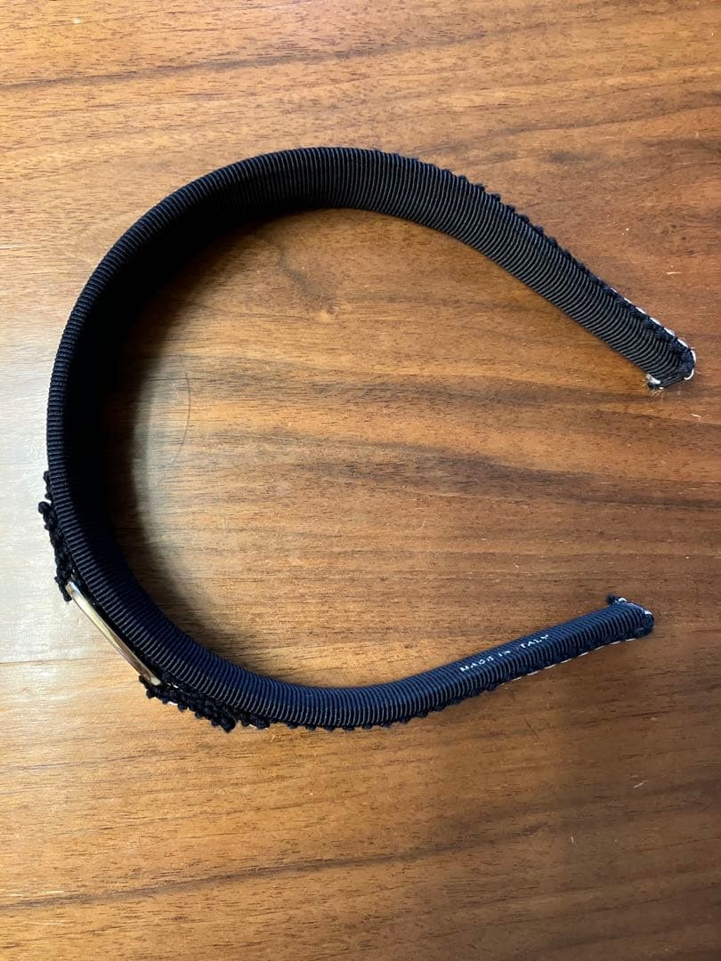 餃子→林檎　フェラガモ　カチューシャ　リボンステッチ