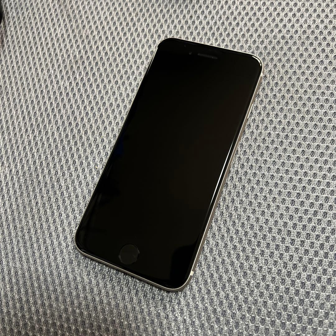 Apple iPhone SE (第3世代) 64GB スターライト