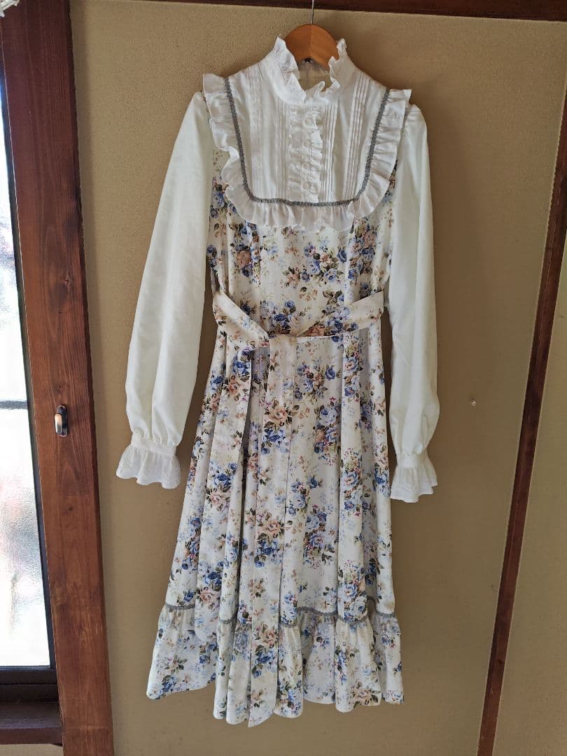 Victrian maiden　アンシエントロココブーケローゼンドレス