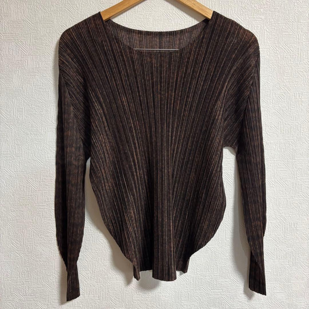 イッセイミヤケ　プリーツプリーズ　長袖トップス　ブラウン　柄有り