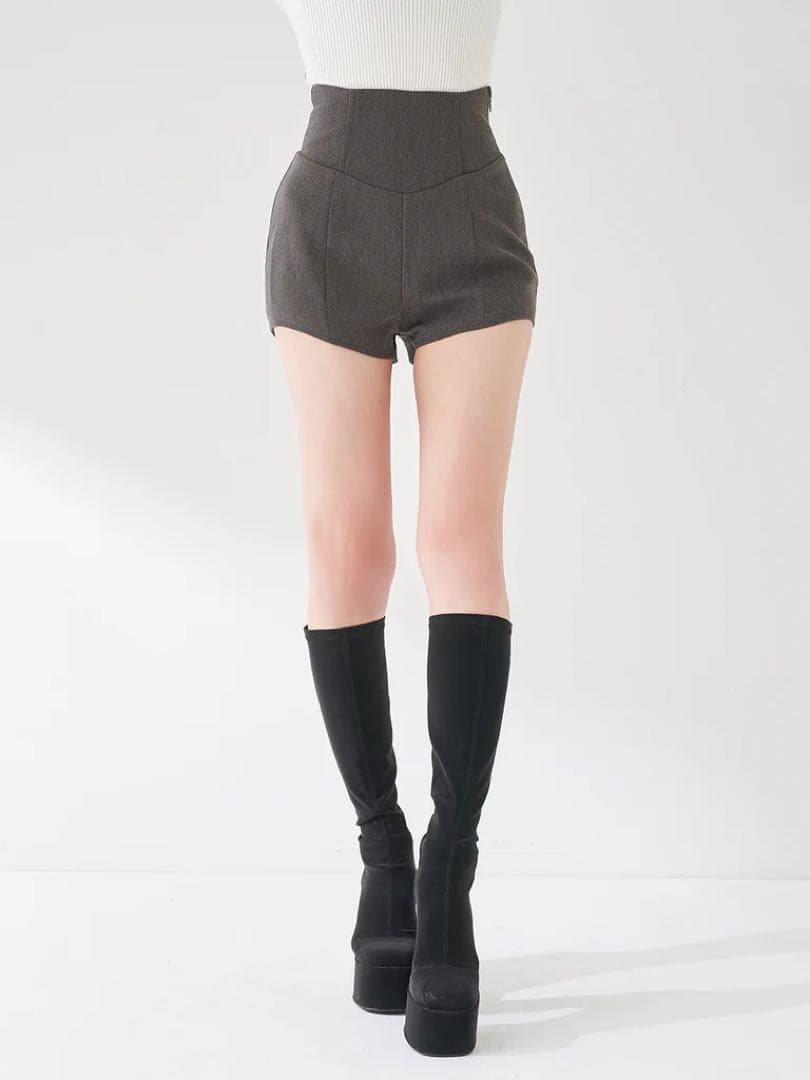 新品タグ付き ダーリッチ 美シルエットショートパンツ グレー フリー