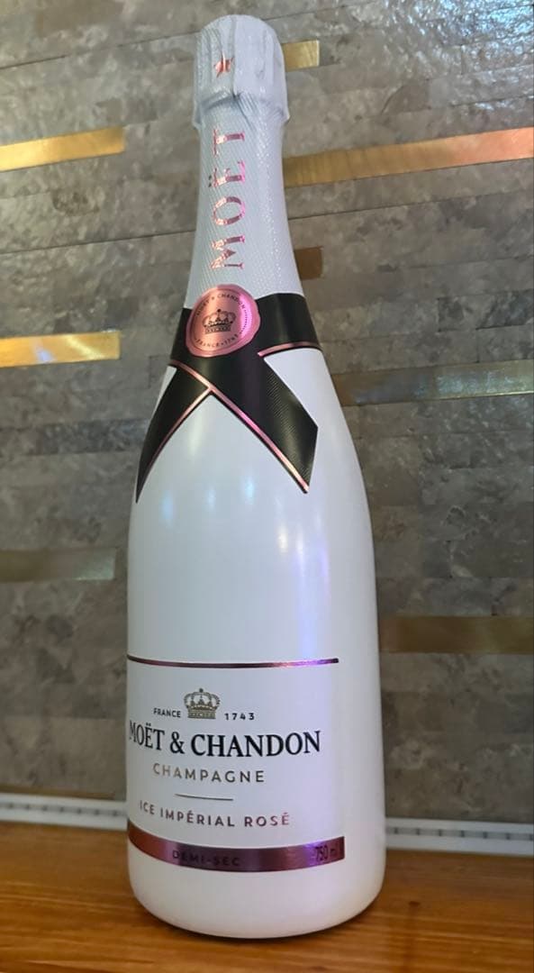 MOËT & CHANDON CHAMPAGNE