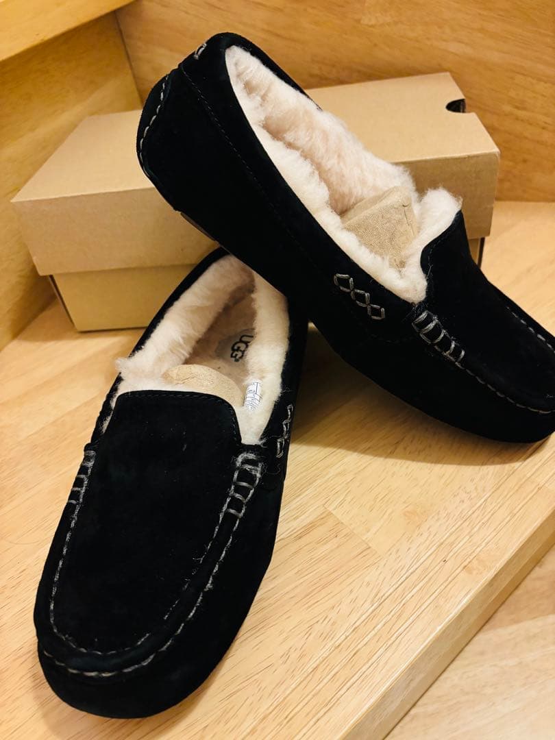 美品 UGG モカシン アンスレー 24cm ボアシューズ セール中