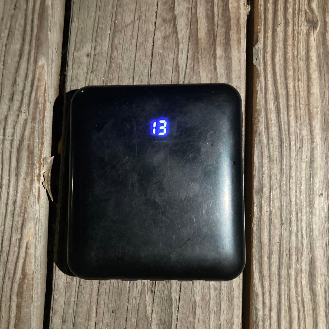 充電部分が一つ壊れてる