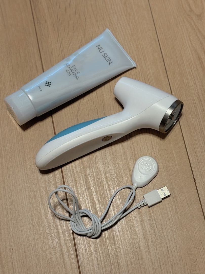 ニュースキン 　ageLOC　ルミスパiO 本体と充電コード　クレンジングジェル