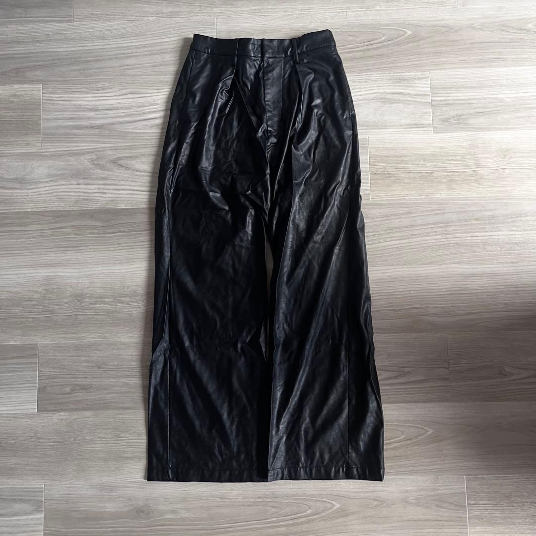 パンツ VEIN / SYNTHETIC LEATHER 1TUCK TROUSERS