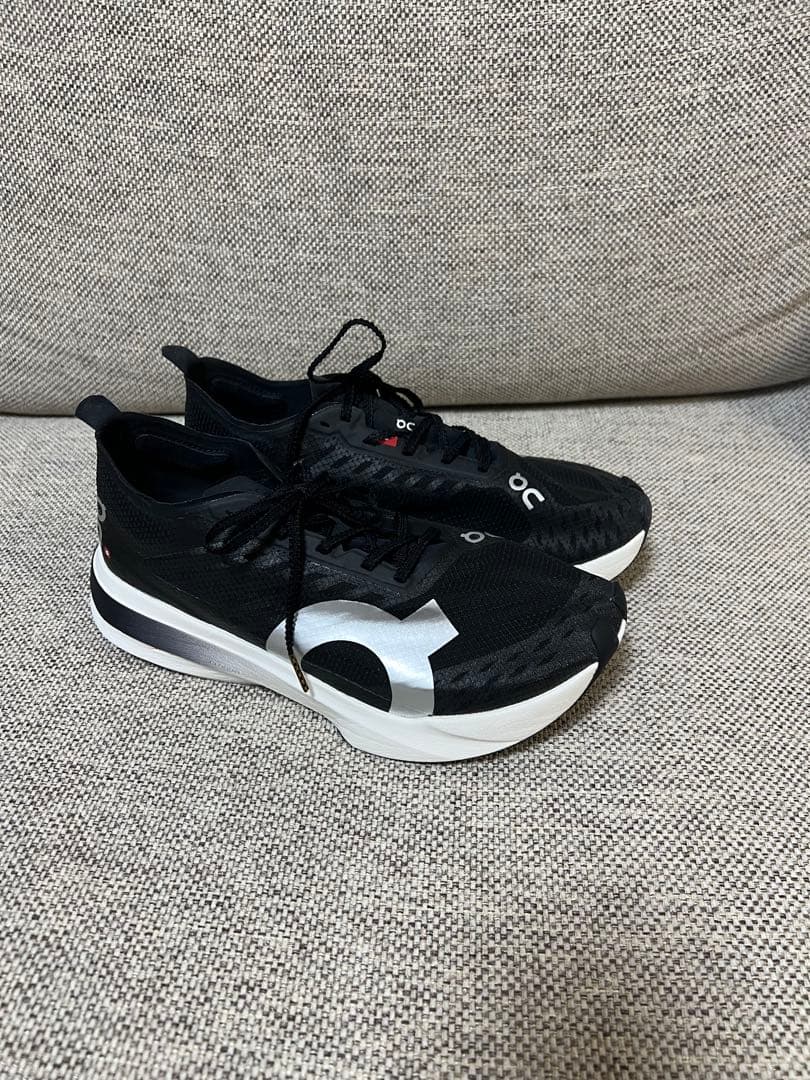 On Cloudboom Strike 25.5cm 黒