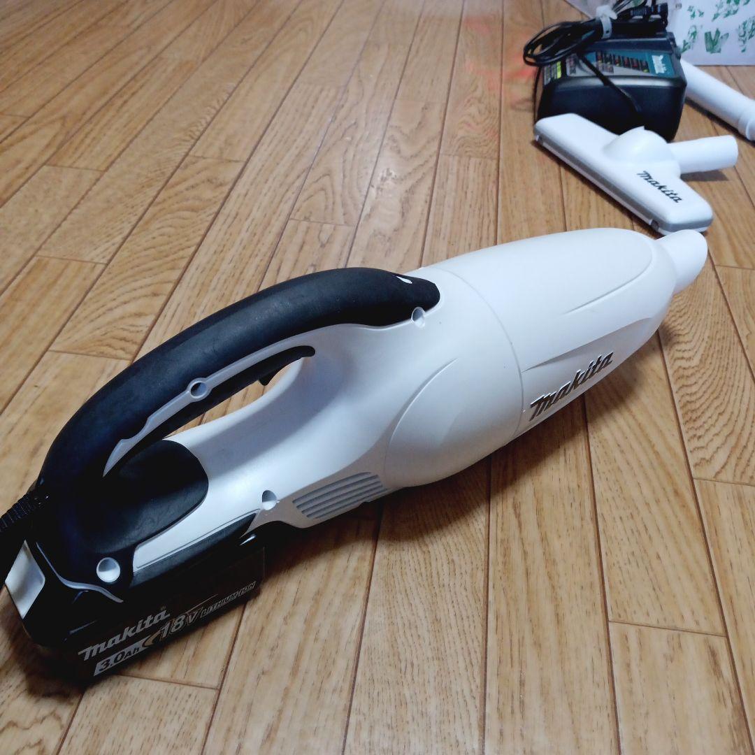 マキタ18V充電式クリーナーCL180FD純正バッテリー、充電器付