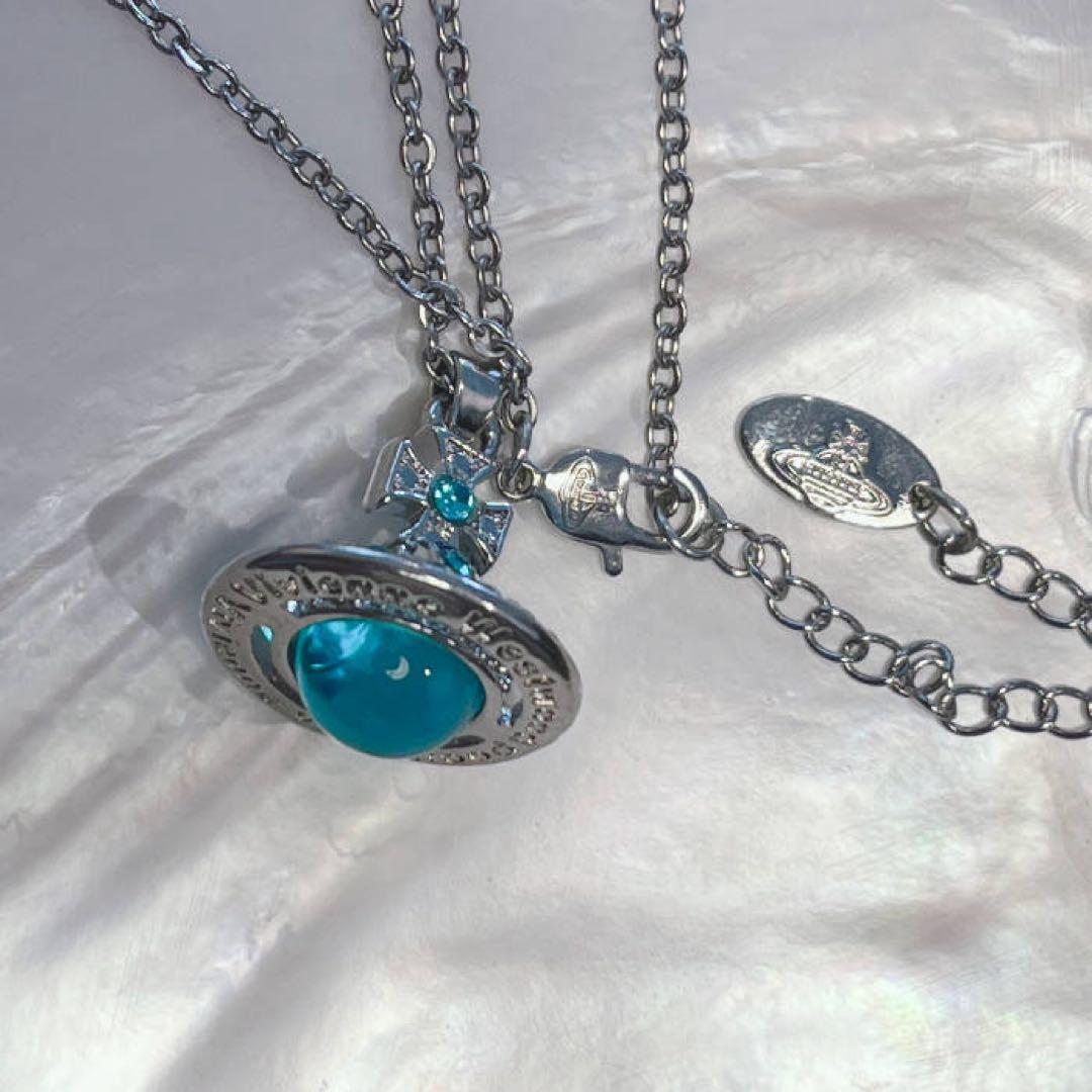 Vivienne Westwoodスモールオーブネックレス（ブルー系）