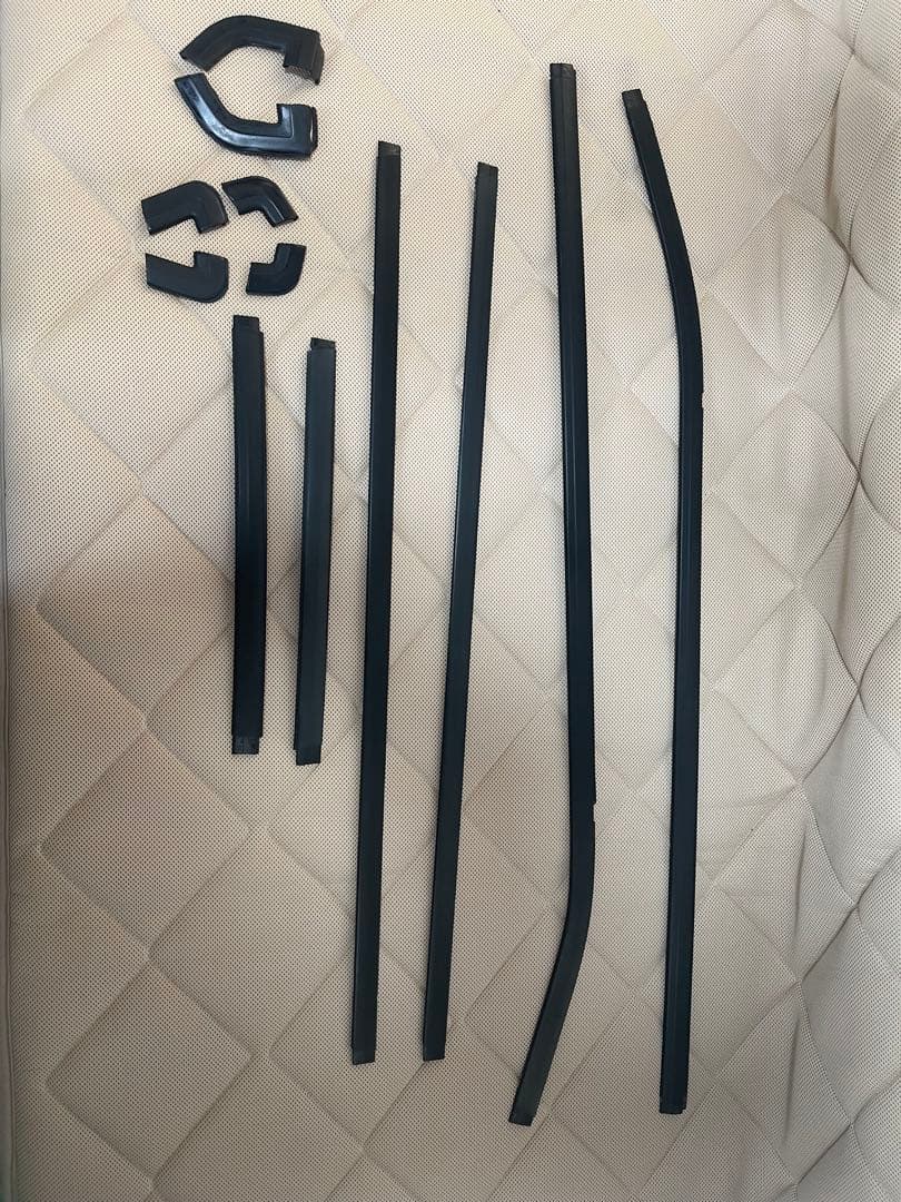 ae86 クォーターガラスモール　1式　年末値下げ