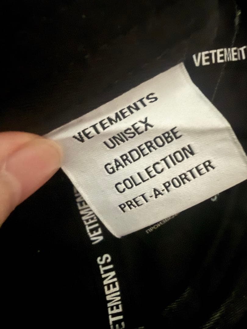 VETEMENTS ブラック キャップ ユニセックス