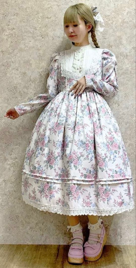 axes femme Chalmiereクラシカルローズ柄ワンピース（キナリ）