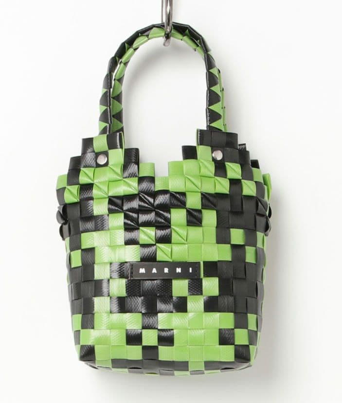 マルニ　MARNI グリーンとブラックのかごバッグ
