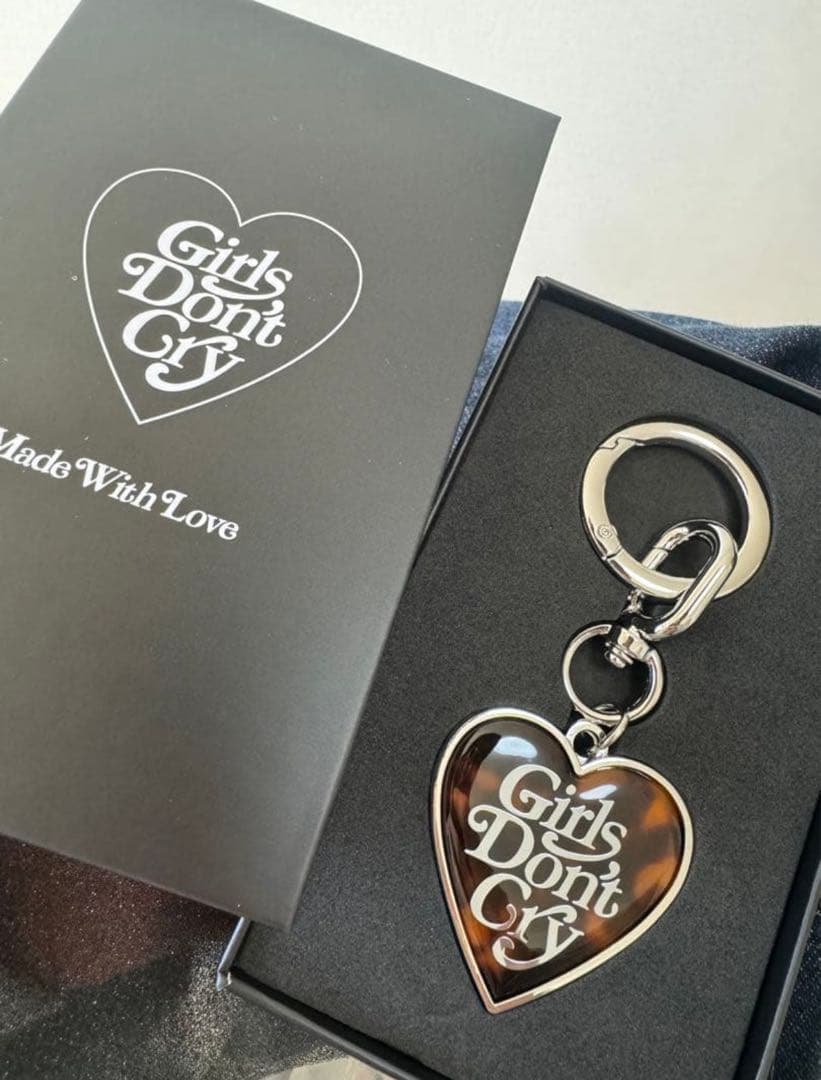 Girls Don't Cry ハート型キーホルダー シルバー