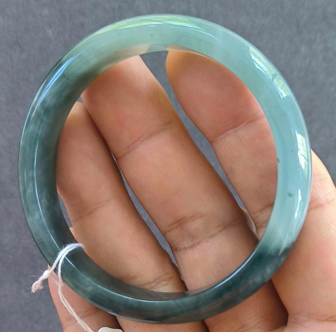 【日本鑑別書:完美】ミャンマー産アイスブルー翡翠のバングル（径57ミリ）8187
