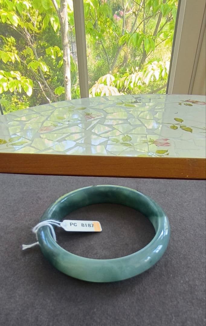 【日本鑑別書:完美】ミャンマー産アイスブルー翡翠のバングル（径57ミリ）8187