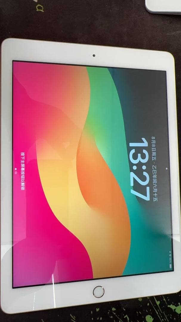 iPad 第6 世代 128GB ほぼ完璧な外見 バッテリー寿命： 88%